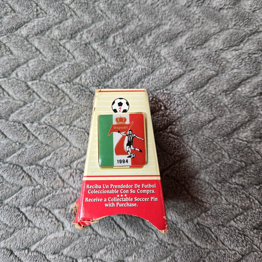 Seagram's 7 FIFA World Cup 1994 collectible soccer pin with original promo card